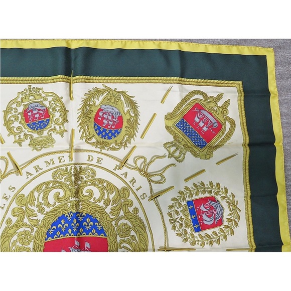 Hermès Green and Gold Silk Scarf - Picture 4 of 11